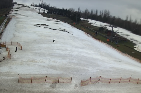 Coraz gorsze warunki narciarskie na Górze Kamieńskiej. Fot. OSiR Góra Kamieńsk