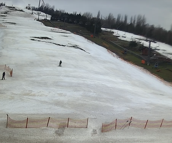 Coraz gorsze warunki narciarskie na Górze Kamieńskiej. Fot. OSiR Góra Kamieńsk